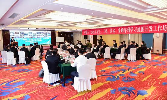 圖片包含 室內(nèi), 天花板, 桌子, 人們
描述已自動(dòng)生成